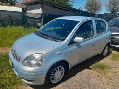 TOYOTA Yaris anno 2006 1.0 benzina cn 80Mila km