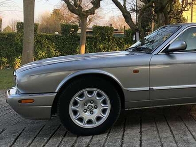 Usato 1999 Jaguar XJ8 3.2 Benzin 237 CV (12.700 €)