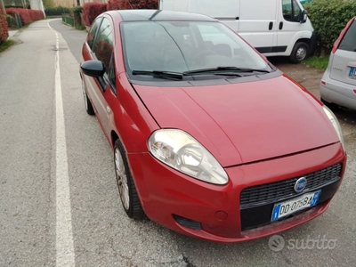 Usato 2006 Fiat Grande Punto 1.4 Benzin 78 CV (2.200 €)