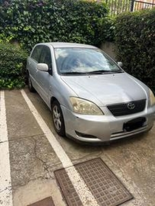 Vendesi Toyota yaris 2002