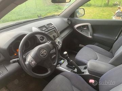 Vendo rav4 2.2 tdi