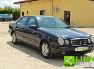 Mercedes-Benz Classe E 200 cat Classic usato