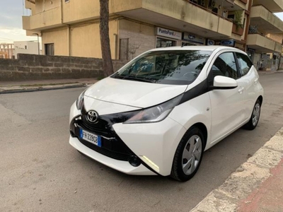 Toyota Aygo 1.0 VVT-i 69 CV 5 porte x-cool usato