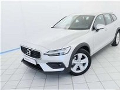 Volvo V60 Cross Country D4 Geartronic Business Plus del 2019 usata a Castel d'Ario