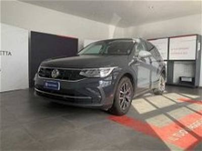 Volkswagen Tiguan 1.5 TSI ACT Life del 2021 usata a Rende