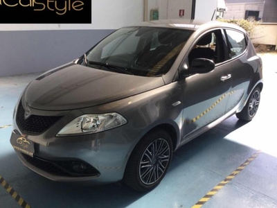 Lancia Ypsilon 1.0 FireFly 5 porte S&S Hybrid Ecochic Gold usato