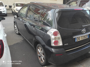 Toyota corolla verso sette posti