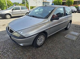 Usato 2000 Lancia Ypsilon 1.2 Benzin 60 CV (1.200 €)