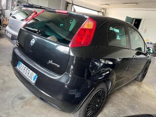 Usato 2007 Fiat Grande Punto 1.4 Benzin 77 CV (1.999 €)