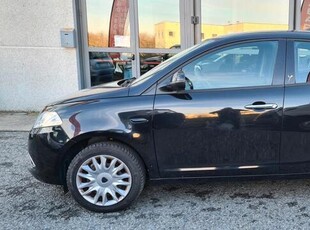 Usato 2013 Lancia Ypsilon 1.2 Benzin 69 CV (7.400 €)