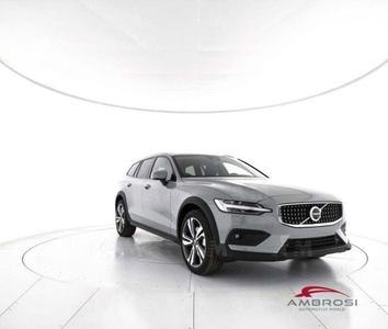 Usato 2023 Volvo V60 CC 2.0 El 197 CV (47.523 €)