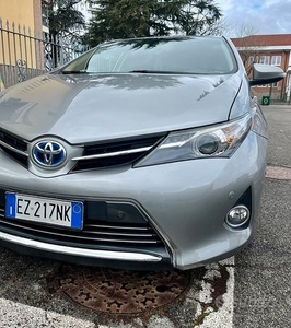 Toyota Auris Hybrid 2015