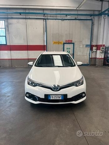 Toyota Auris Hybrid berlina automatica