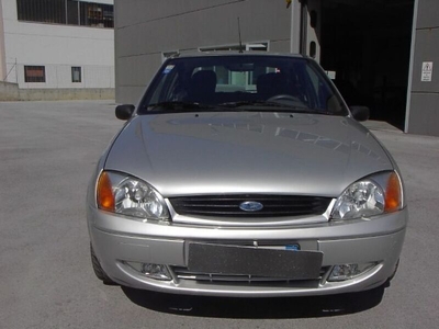 Usato 2000 Ford Fiesta 1.2 Benzin 75 CV (2.599 €)