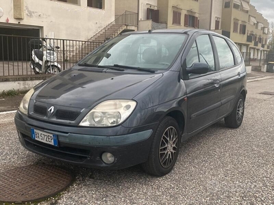 Usato 2003 Renault Scénic II Diesel (800 €)