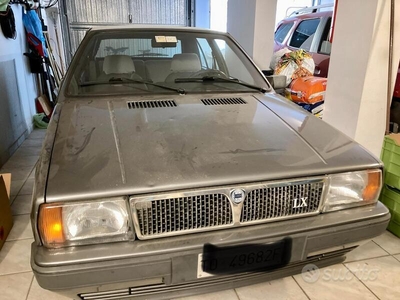 Usato 1986 Lancia Delta 1.3 Benzin 78 CV (4.000 €)