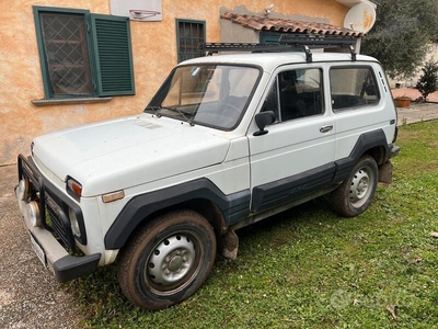 Usato 1993 Lada niva Benzin 75 CV (3.000 €)