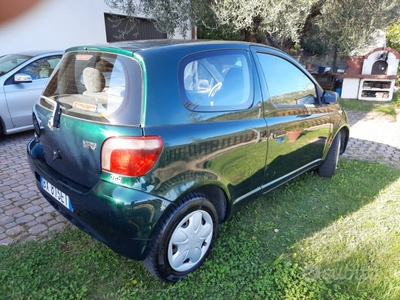 Usato 2002 Toyota Yaris 1.4 Diesel 75 CV (2.500 €)