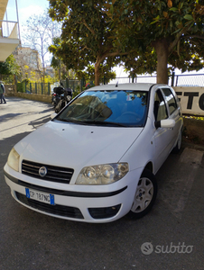 Usato 2004 Fiat Punto 1.4 Benzin 95 CV (2.500 €)