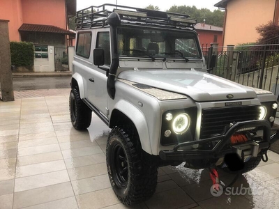 Usato 2005 Land Rover Defender 2.5 Diesel 122 CV (26.000 €)