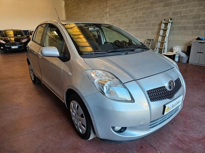 Usato 2008 Toyota Yaris 1.3 Benzin 87 CV (4.900 €)