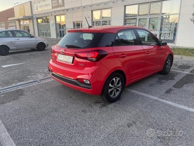 Usato 2019 Hyundai i20 1.2 Benzin 75 CV (14.500 €)