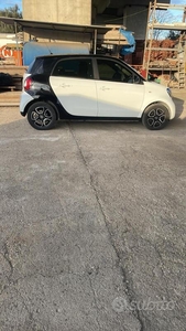 Usato 2019 Smart ForTwo Coupé 1.0 Benzin 71 CV (14.000 €)