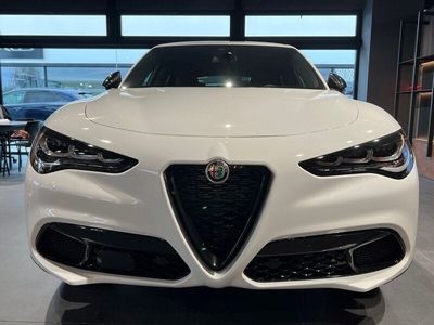 Usato 2023 Alfa Romeo Stelvio 2.0 Benzin 280 CV (72.800 €)
