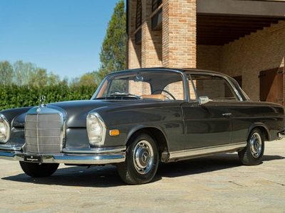 1964 | Mercedes-Benz 220 SE b