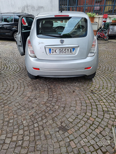 Auto lancia ypsilon 2007