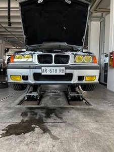 BMW 320i (e36)
