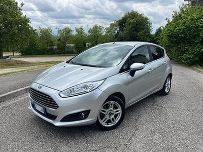 FORD Fiesta 5ª serie - 2013 Neopatentati