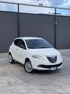 Lancia Ypsilon 0.9 TwinAir 85 CV 5 porte Metano Ec