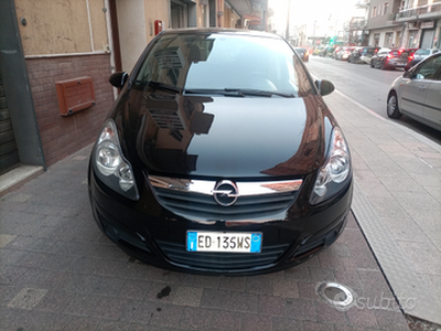 Opel Corsa 12 GPL ideale per neopatentati