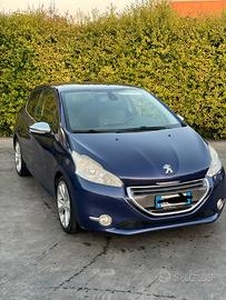 Peugeot 208 - 2012