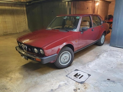 Usato 1981 Alfa Romeo 2000 2.0 Benzin 130 CV (11.500 €)