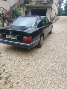 Usato 1989 Mercedes E200 2.0 Benzin (4.500 €)