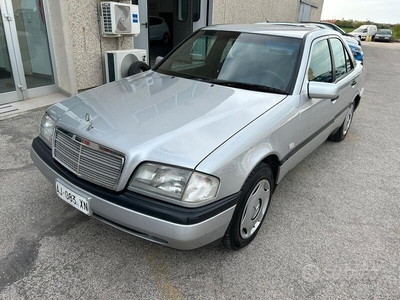 Usato 1996 Mercedes C180 1.2 Benzin (3.500 €)
