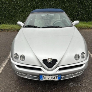Usato 2000 Alfa Romeo Spider 2.0 Benzin 155 CV (11.900 €)