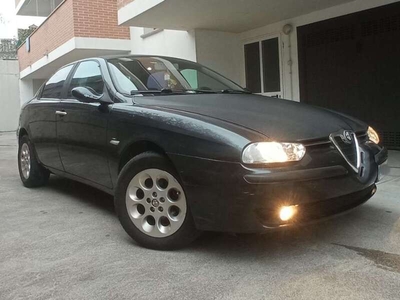 Usato 2001 Alfa Romeo 156 2.0 Benzin 150 CV (4.000 €)