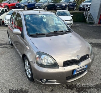 Usato 2002 Toyota Yaris 1.5 Benzin 106 CV (4.500 €)