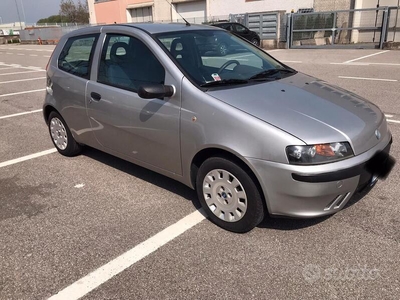 Usato 2003 Fiat Punto 1.2 Benzin 80 CV (2.300 €)
