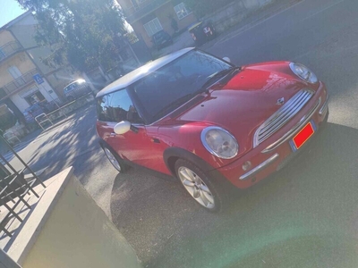 Usato 2005 Mini Cooper 1.4 Benzin 63 CV (3.900 €)