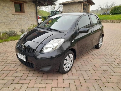 Usato 2009 Toyota Yaris 1.3 Benzin 100 CV (5.900 €)