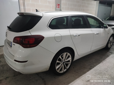 Usato 2011 Opel Astra 1.7 Diesel 110 CV (7.900 €)