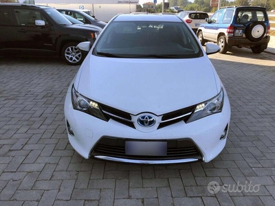 Usato 2013 Toyota Auris Hybrid 1.8 El_Benzin 99 CV (10.900 €)