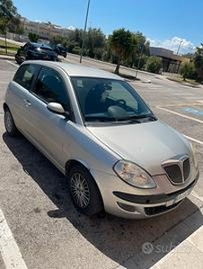 Vendo lancia y