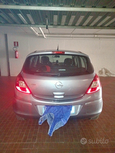 Vendo Opel Corsa intera per pezzi di ricambio