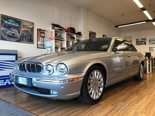 Jaguar XJ 8 V8 4.2 DVD !