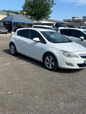 Usato 2011 Opel Astra 1.4 Benzin 140 CV (3.500 €)